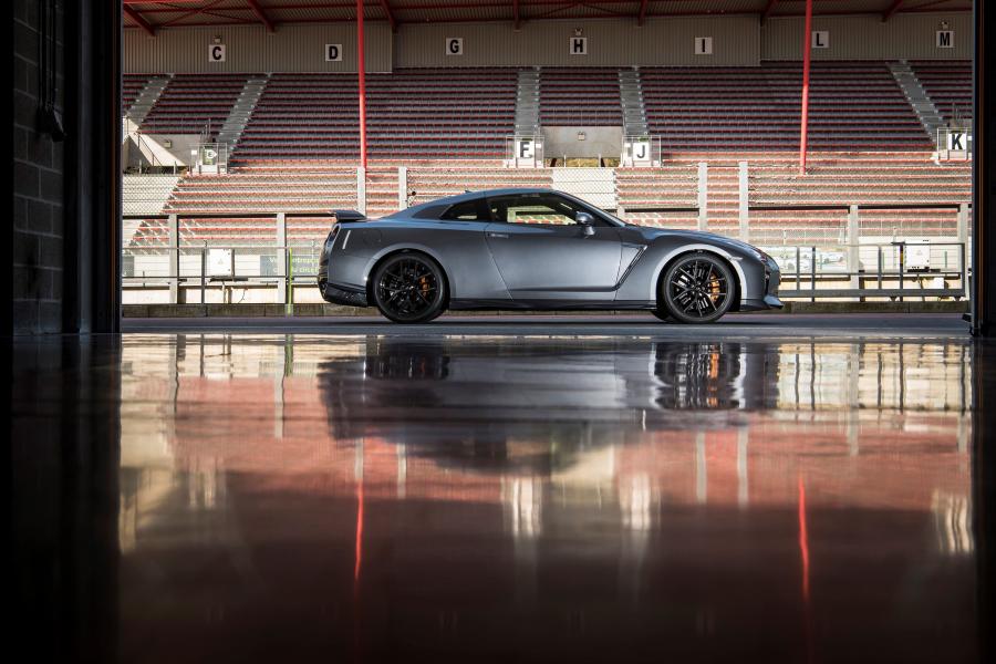  Nissan GT-R 2016 года  (фото 20 из 40)